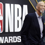 NBA Legend Abdul-Jabbar, Nagbibiro Tungkol sa "Great Fall" na Bumali ng Kanyang Balakang