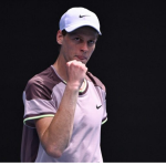 Sinimulan ni Jannik Sinner ang Australian Open 2024 na may Straight-sets na Panalo