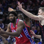 Nagtagumpay ang 76ers Laban sa Raptors sa Kabila ng Iniindang Ankle Injury ni Joel Embiid