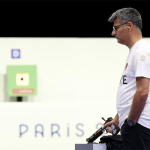 Turkish Shooter Yusuf Dikec Kinabibiliban sa Social Media Dahil sa Kanyang Simpleng Gear sa Paris 2024 Olympics